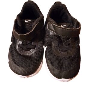 Nike Kids Black and White Sneakers
